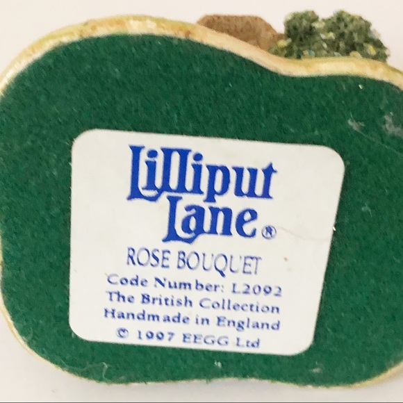 Lilliput Lane Rose Bouquet cottage w/box and deed - Picture 6 of 8